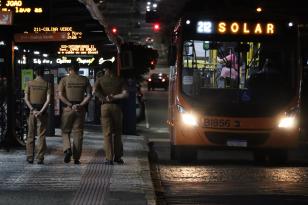 Operação Terminal Seguro, fotografias da preleção no pátio da APMG, preparação das viaturas, policiamento nos terminais